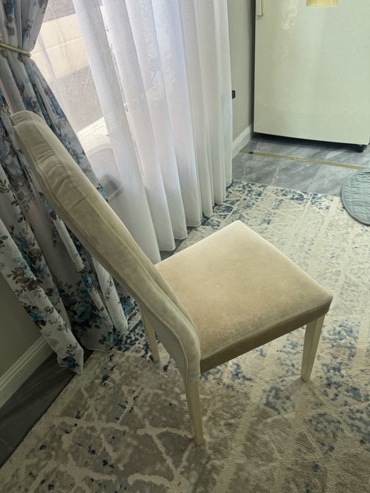 Стол и стулья сатылады