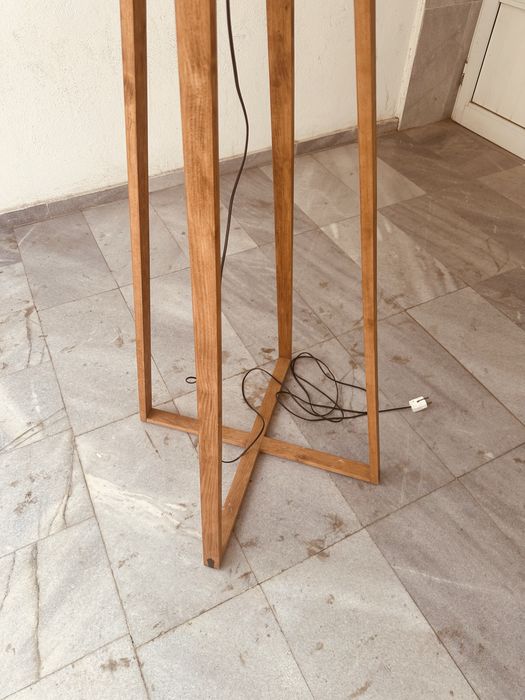 Дизайнерска стояща лампа от масивно дърво – 175 см / скандинавски стил