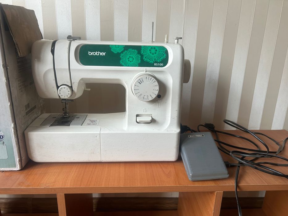 Срочно продам швейную машинку