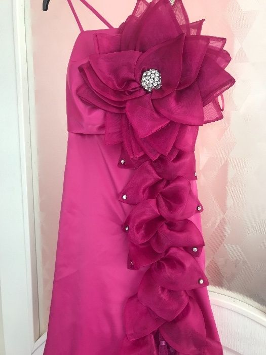 Официални рокли.