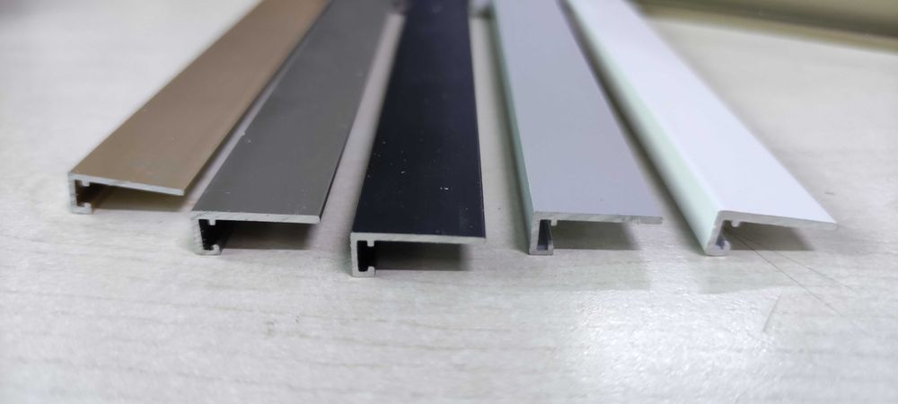 микроплинтус (щелевой плинтус)