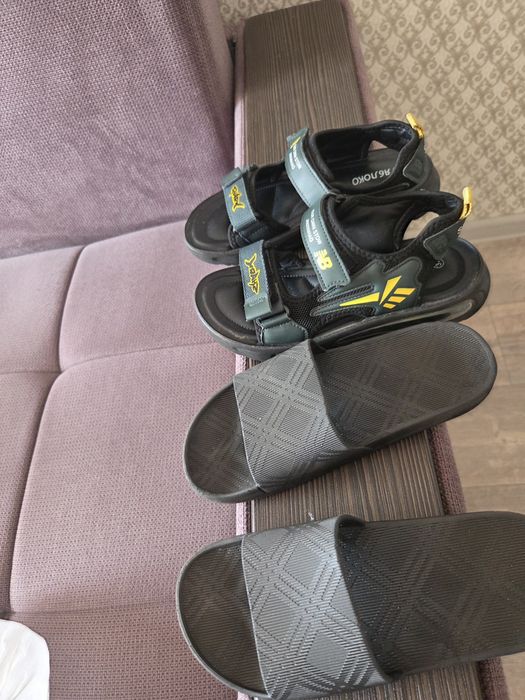 Продам сандали и шлепки