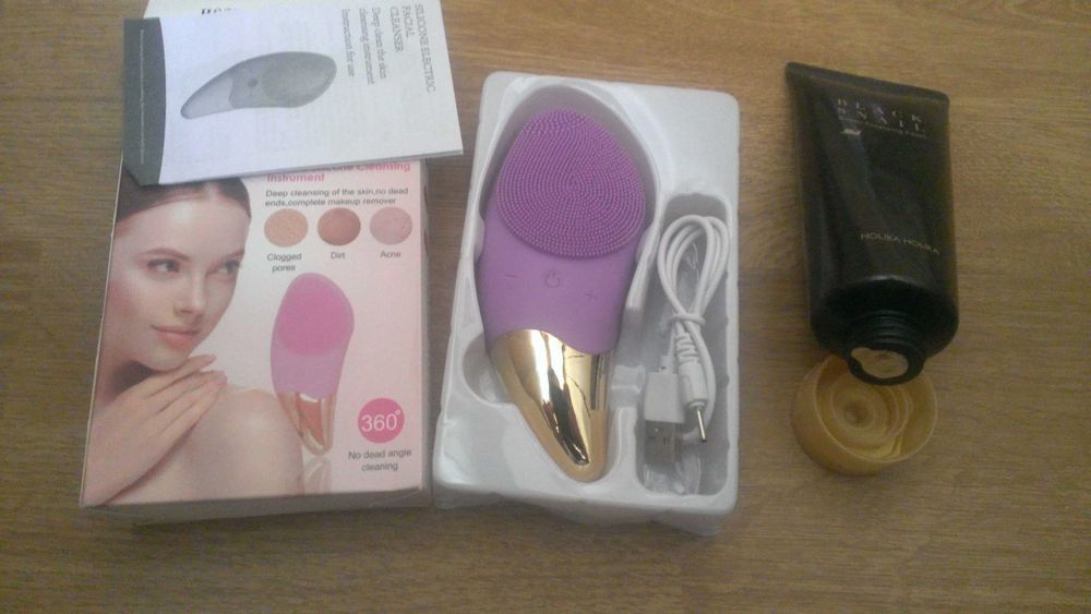 set curatare faciala(perie din silicon +crema de curatare )