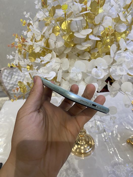 Iphone 11 64         .