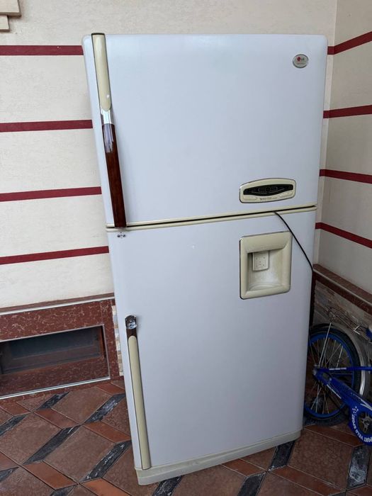 Холодильник б/у иши бор