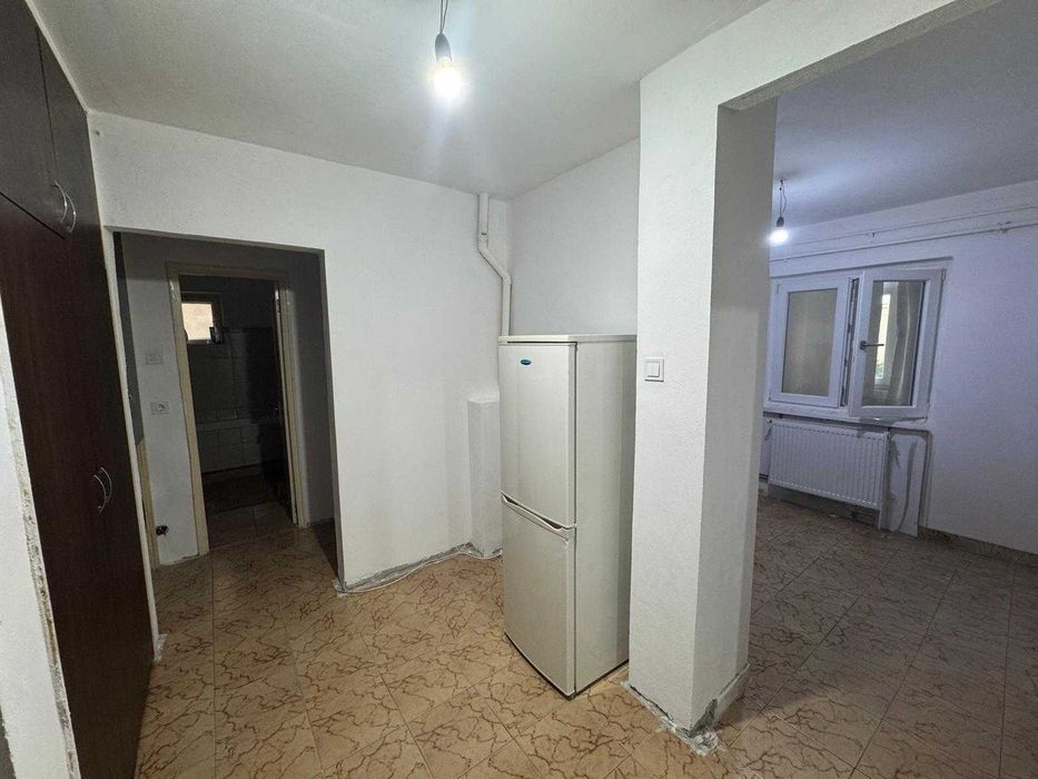 Apartament de 2 camere, decomandat, zona Rond cartier Rovine