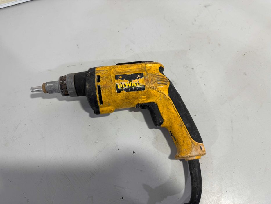 Винтоверт за картон - Dewalt 110 V / 685 W