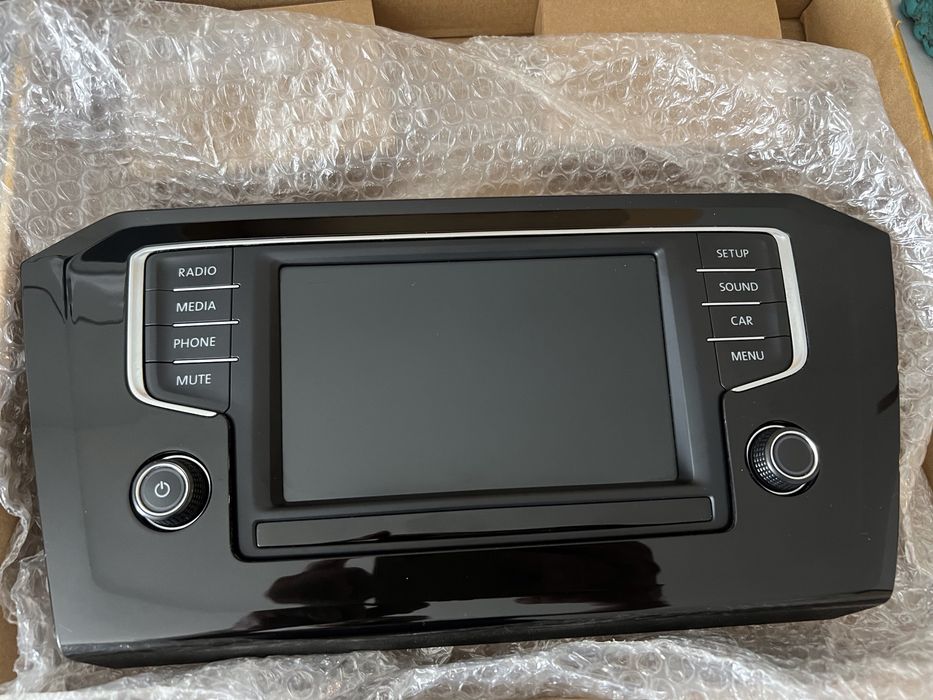 Оригинален Екран от пасат B8 с рамка Пиано лак