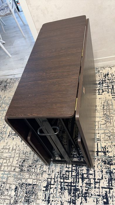 Продаю гостинный Стол раскладной