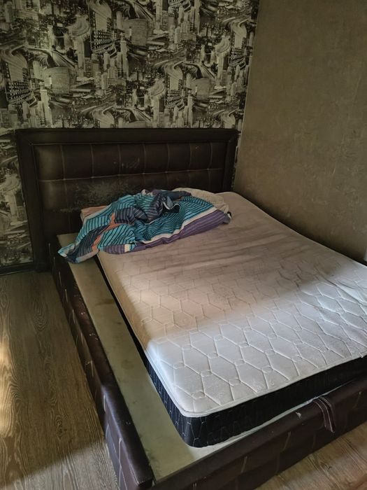 Кровать бу продаётся.