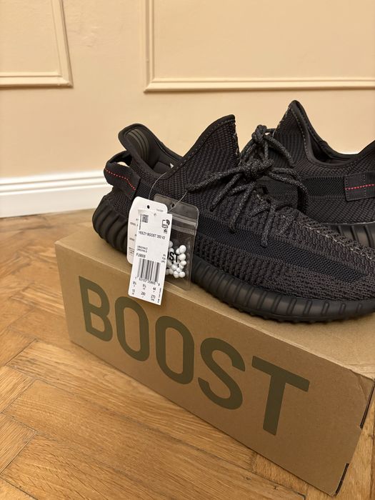 Yeezy 350 v2 static black