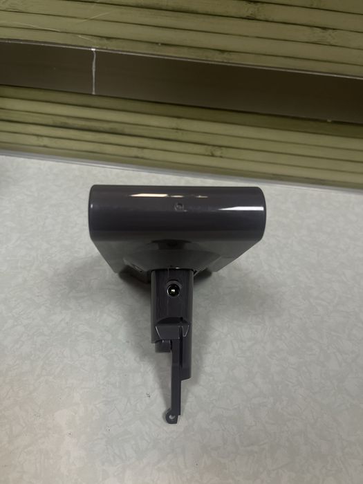 Батерия Dyson V8