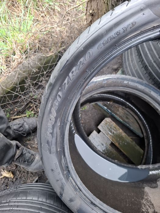 Vand 2 anvelope 305 30 20 pireli de vara fără defecte