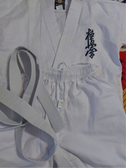 Продам кимоно на 6 - 8 лет!