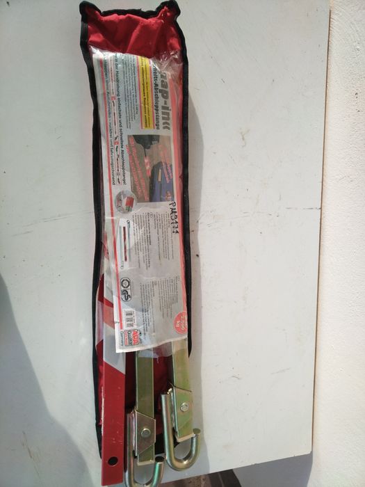 Разглобяем твърд теглич, твърда връзка във формата на квадрат.
Неразли