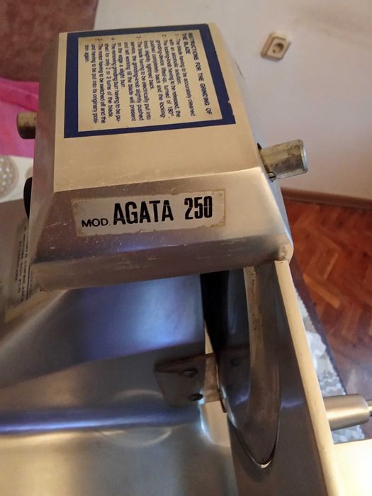 Професионална машина за месо и колбаси