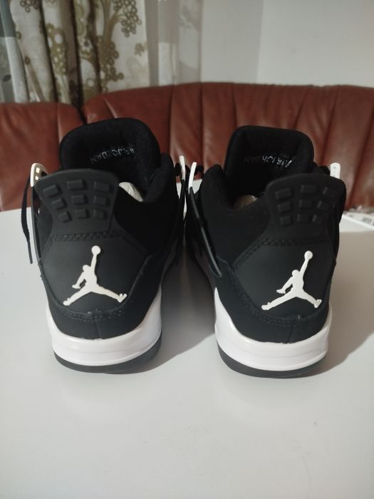 Jordan 4 white thunder