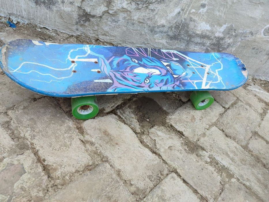 Skateboard sotiladi