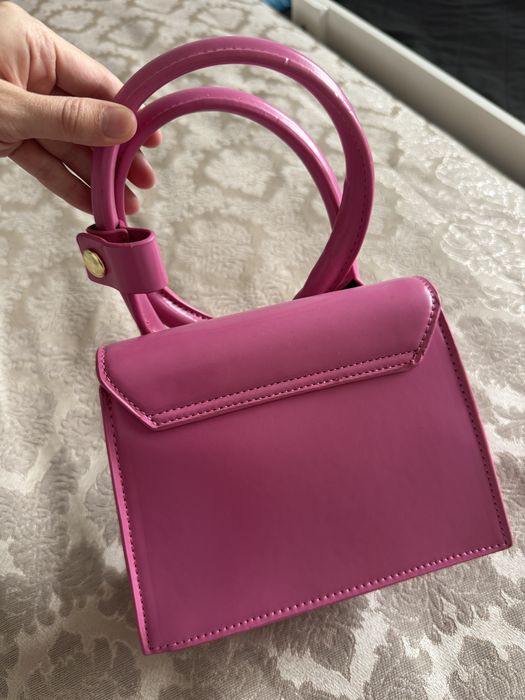 Продам сумочку розовая