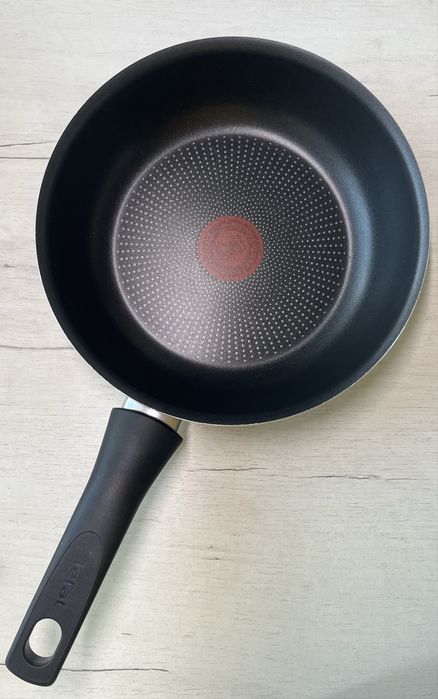 Сковорода Tefal Strength 22 см