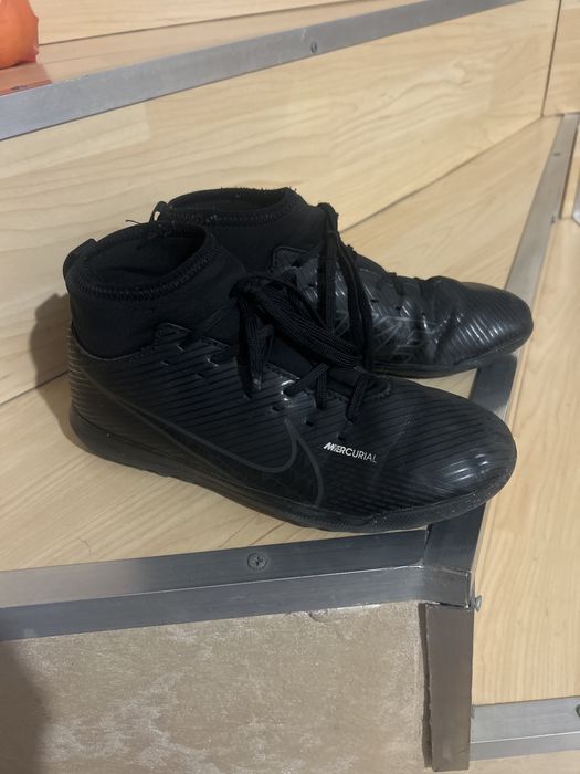 Футболни обувки / стоножки / бутонки 35 н.