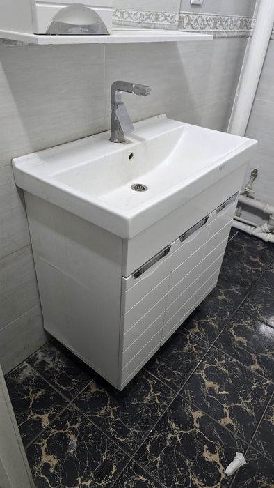 Раковина с зеркалом