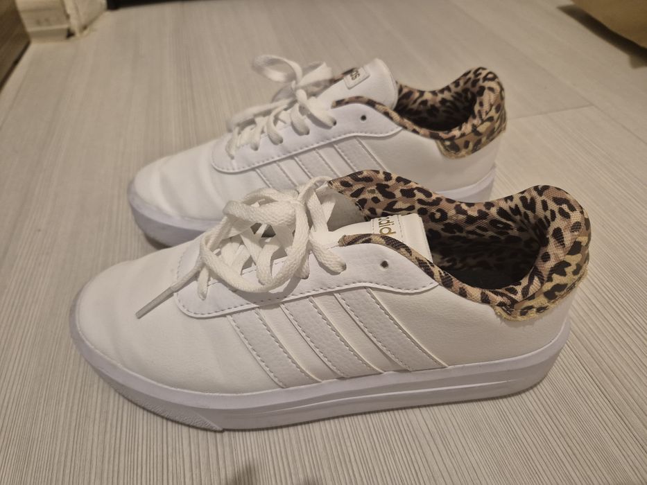 Vând adidasi Adidas