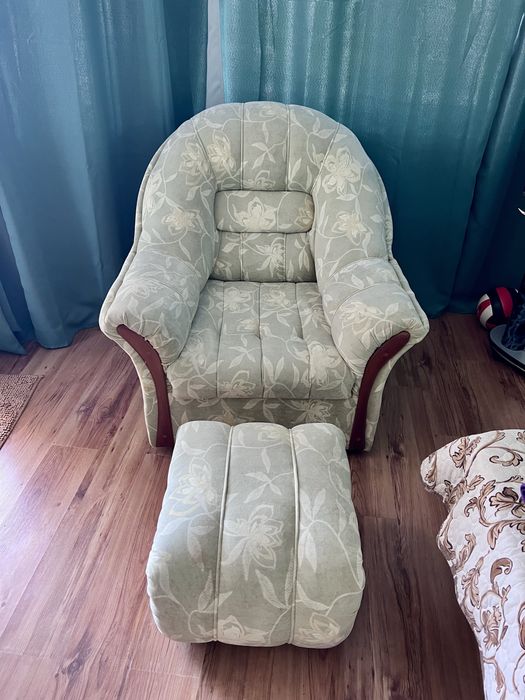 Холна гарнитура от пет части- разтегатешна с чисто нов матрак