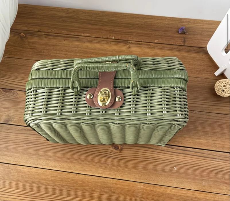 Плетеный чемоданчик