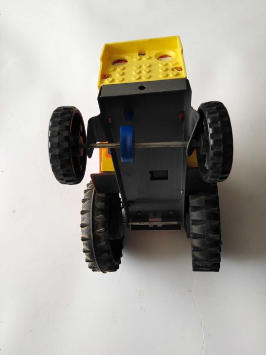 Jucarie veche comunista,  jucarie tractor