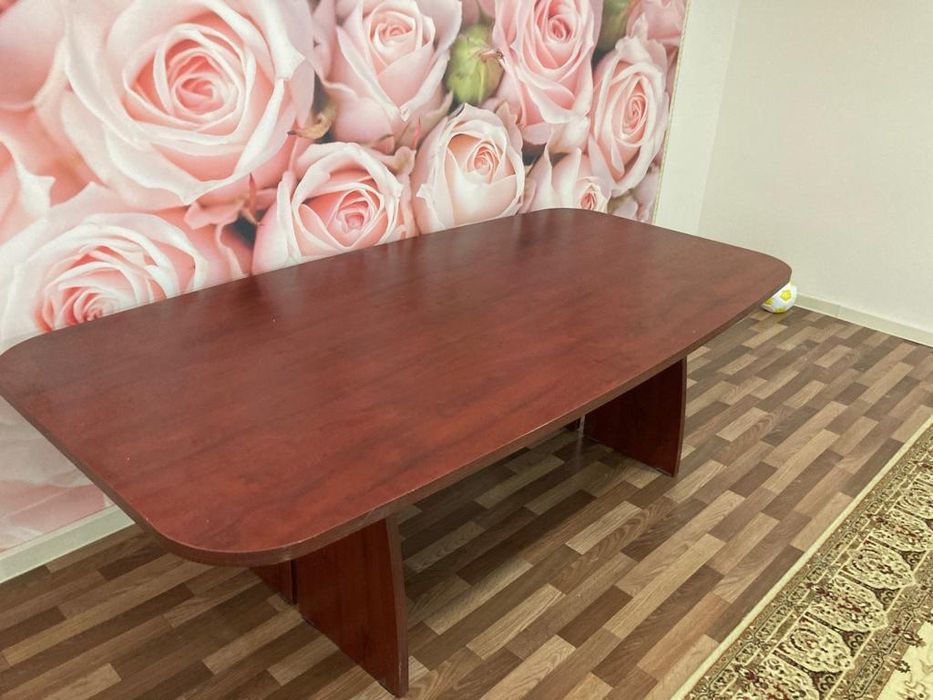 Стол для гостиной