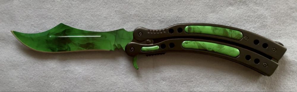 Нож от CS:GO (Emerald Gamma Doppler Butterfly Knife)