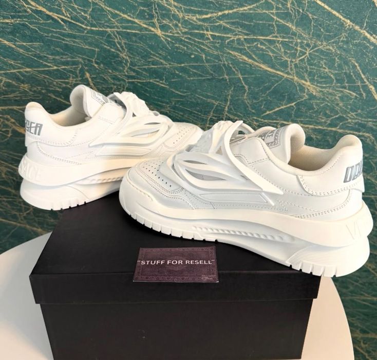 Adidasi versace odissea