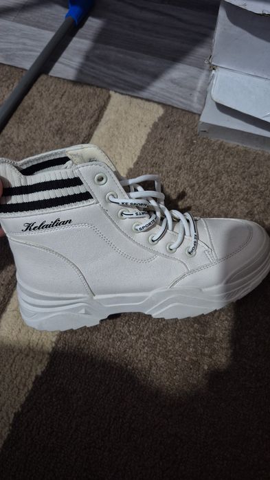 Продам женскую обувь