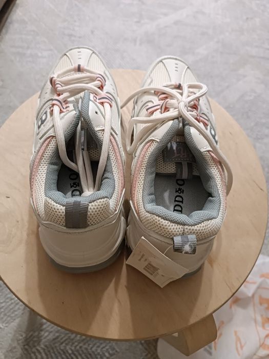 Продам кроссовки.