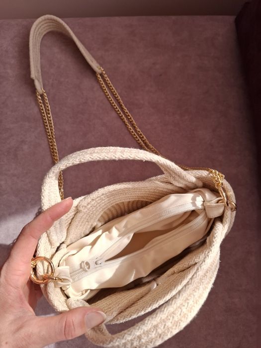 Дамска бежова чантичка ръчна изработка