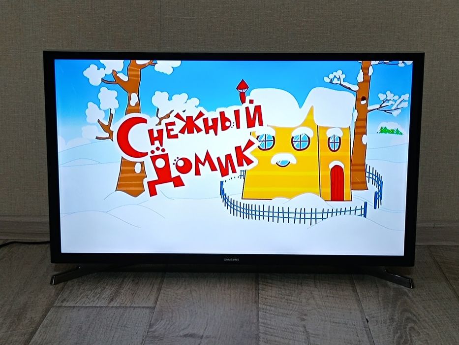 Samsung Smart TV, 82 см
