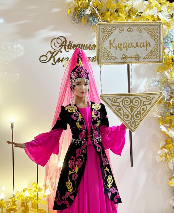 Бишілердің киімдері сатылымда