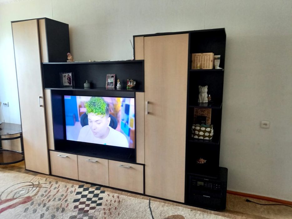 Продам стенку под телевизор