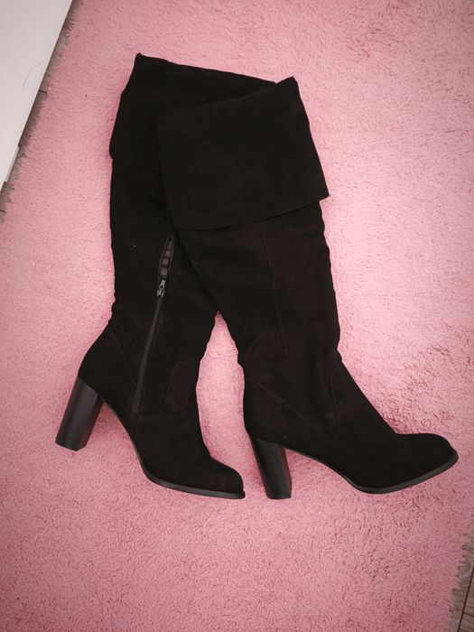 Дамски черни велурени ботуши