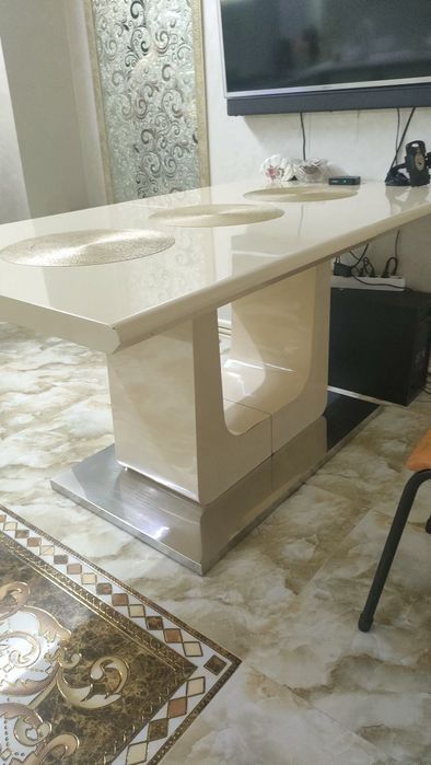 Срочно продам стол