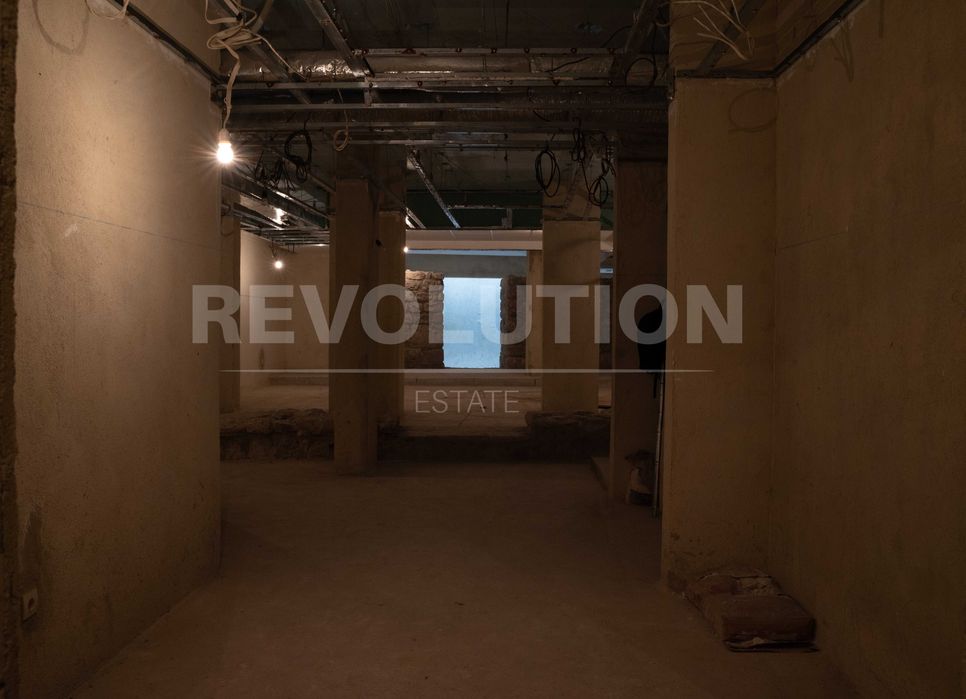 Продава се Офис в Варна, Гръцка махала - 213 кв.м за 1403 €/кв.м - Снимка #2