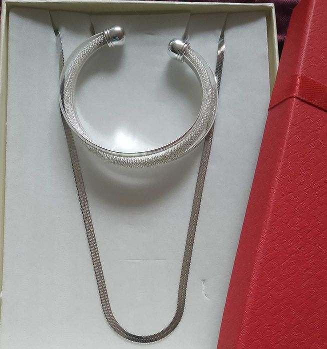 Дамски, сребърен комплект-гривна и ланец  В кутия. 3 различни модели