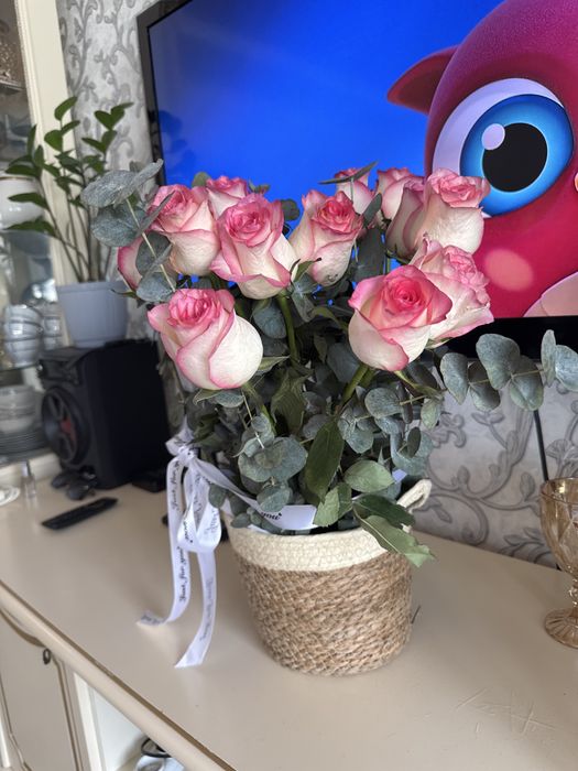 Продаю свежие цветыв корзине!