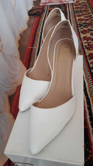 Женская туфли сотилади