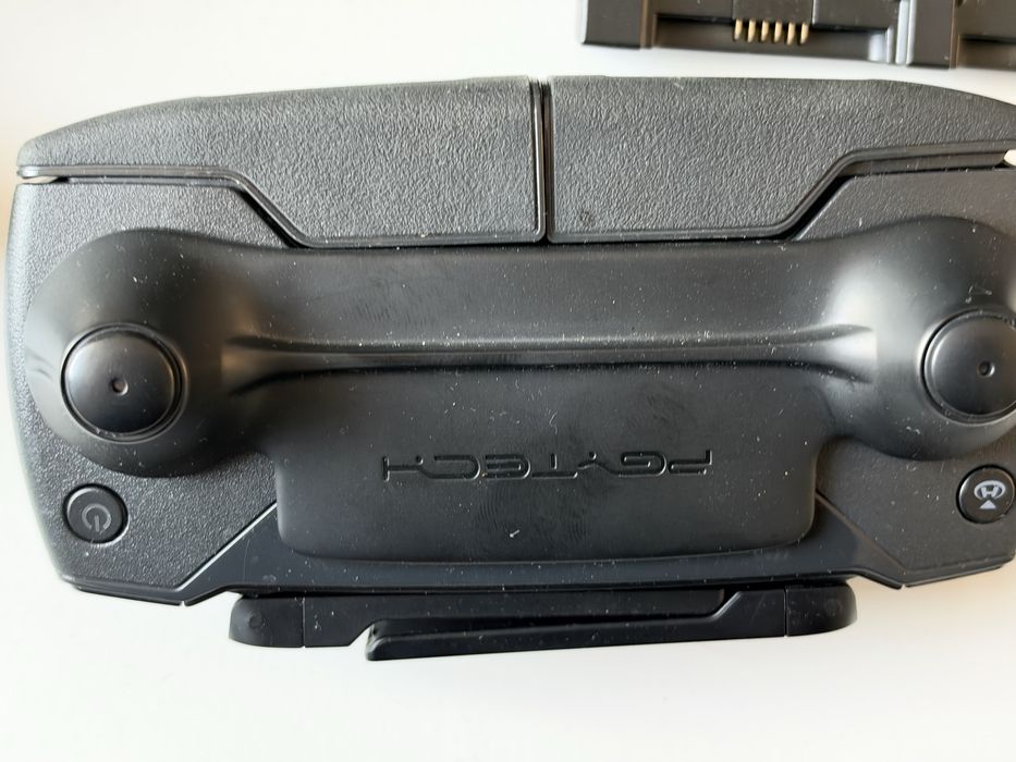 Dronă DJI Spark Pachet Complet + Telecomandă, Geantă, Hub Încărcare și 3 Acumulatori (Defecți/Pentru piese)