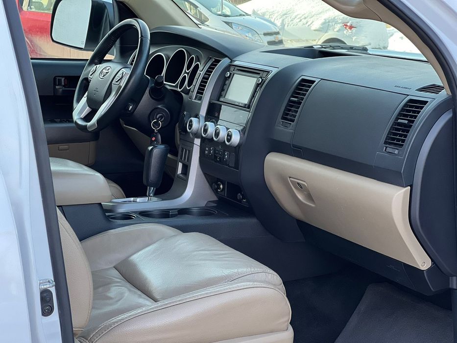 Тойота 33.5 млн обмен на квартиру в астане !