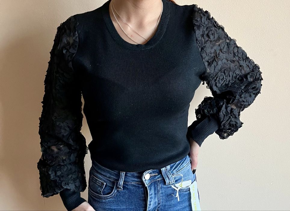 Дамска блуза с нежен буфон ръкав