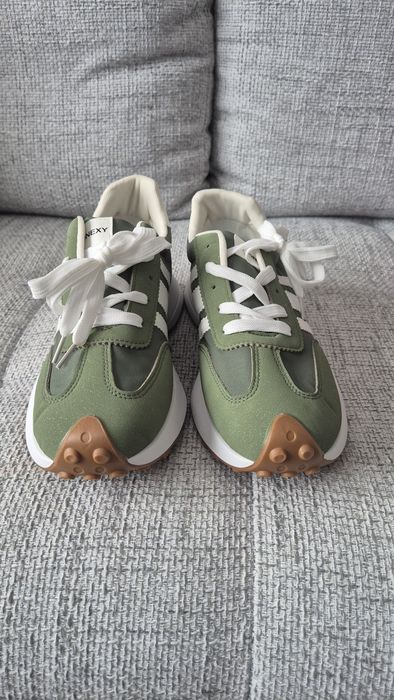 Нови маратонки. Не са обувани.