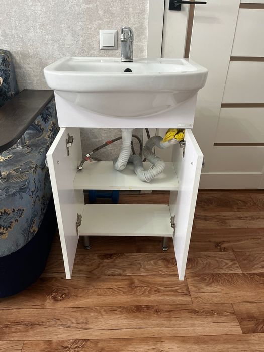 Зеркало и раковина